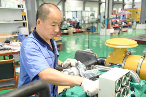 進(jìn)、排氣系統(tǒng)和增壓器的結(jié)構(gòu)與維修